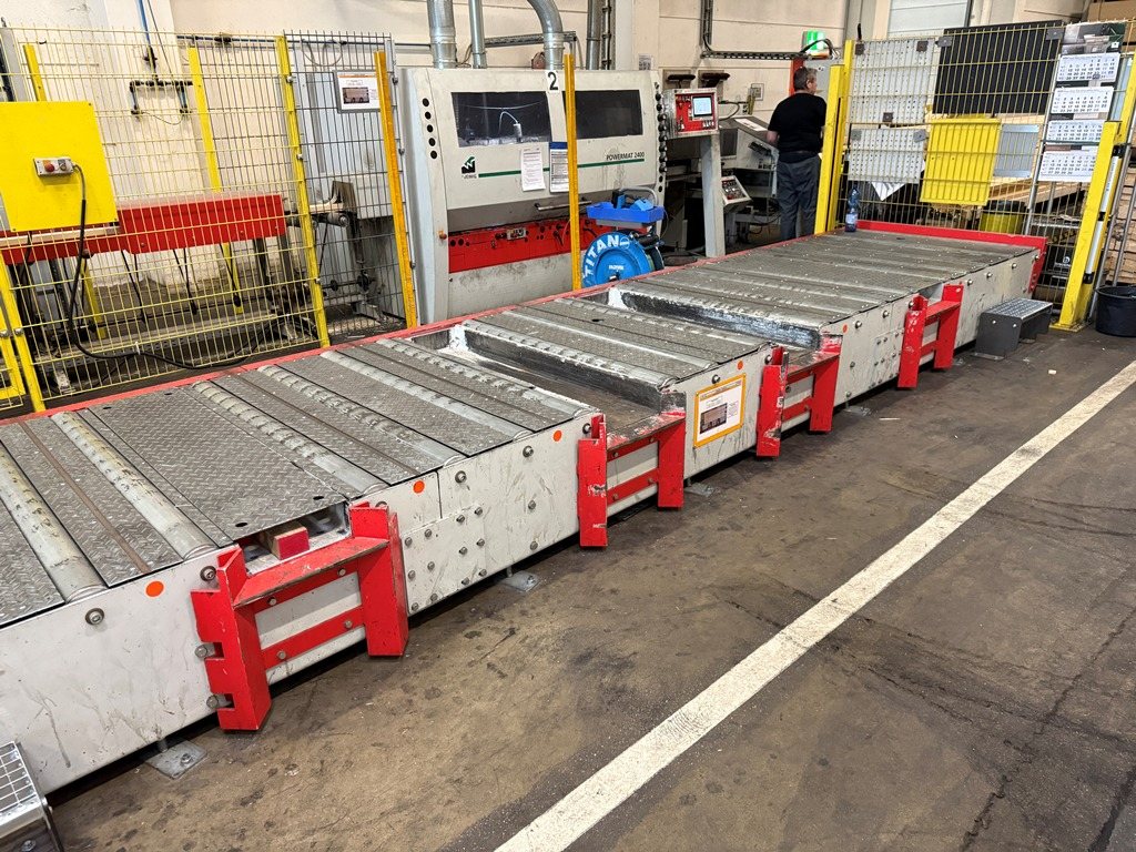Komplette Hobellinie mit WEINIG Powermat 2400