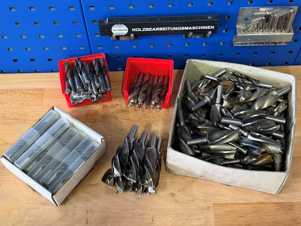 Posten neuwertige und gebrauchte Holz Bohrer