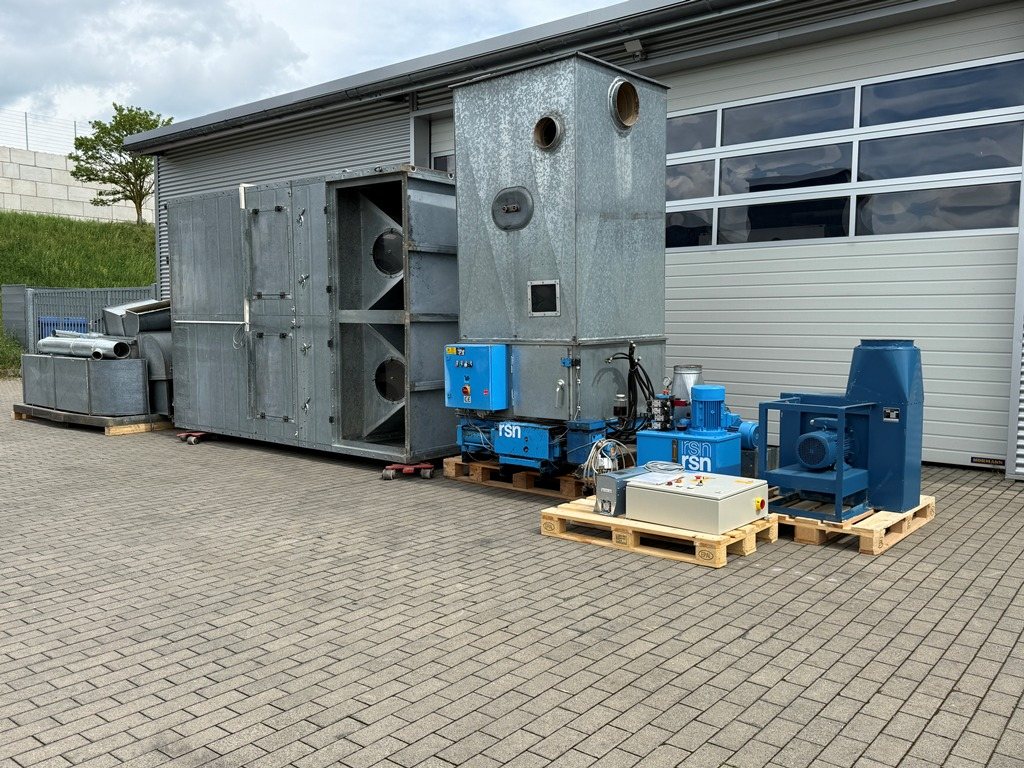 Absaugung mit Brikettierpresse Höcker Polytechnik
