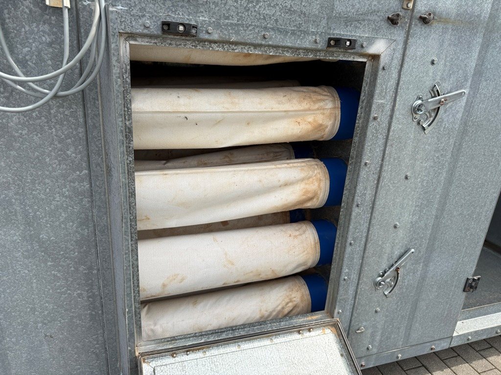 Absaugung mit Brikettierpresse Höcker Polytechnik