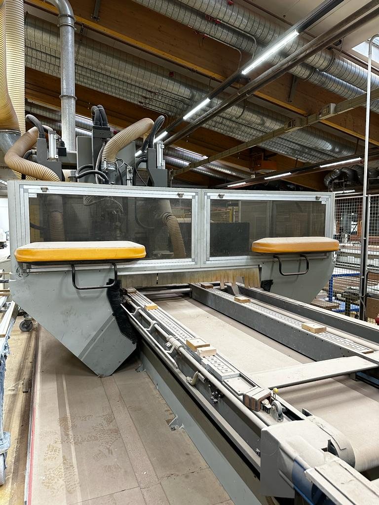 CNC Bearbeitungszentrum SCM Routech R 3000